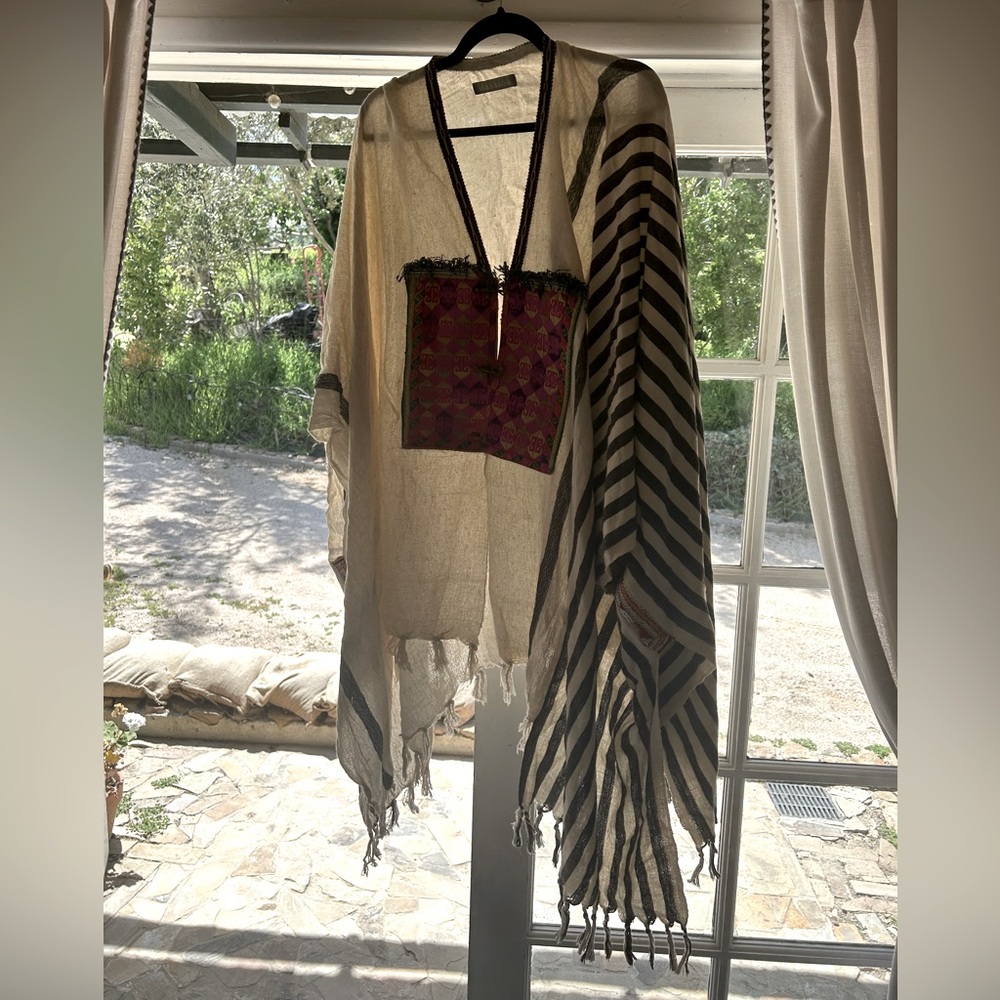 Dassios cardigan/jacket. One size. Perfect summer ensemble.